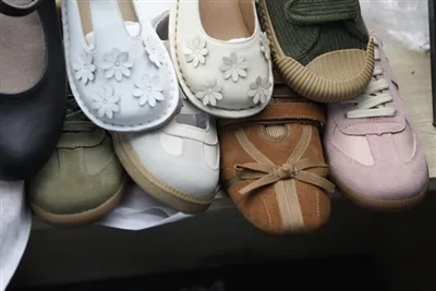 Κατανόηση της διαφοράς μεταξύ των παπουτσιών ψυχρού τσιμέντου και του παπούτσ...